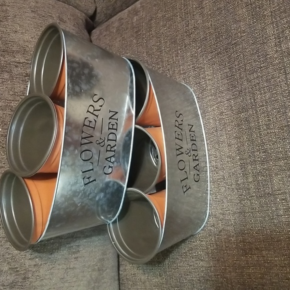 Set of 2 flower Tins - Picture 2 of 6